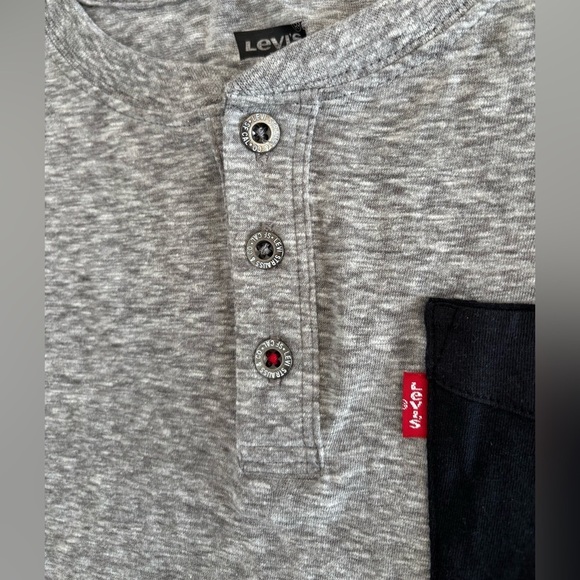 NWT Levi's Henley Tee Shirt Boys Lg (6-7 Yrs) Gray Black Pocket Colorblock - Picture 7 of 8
